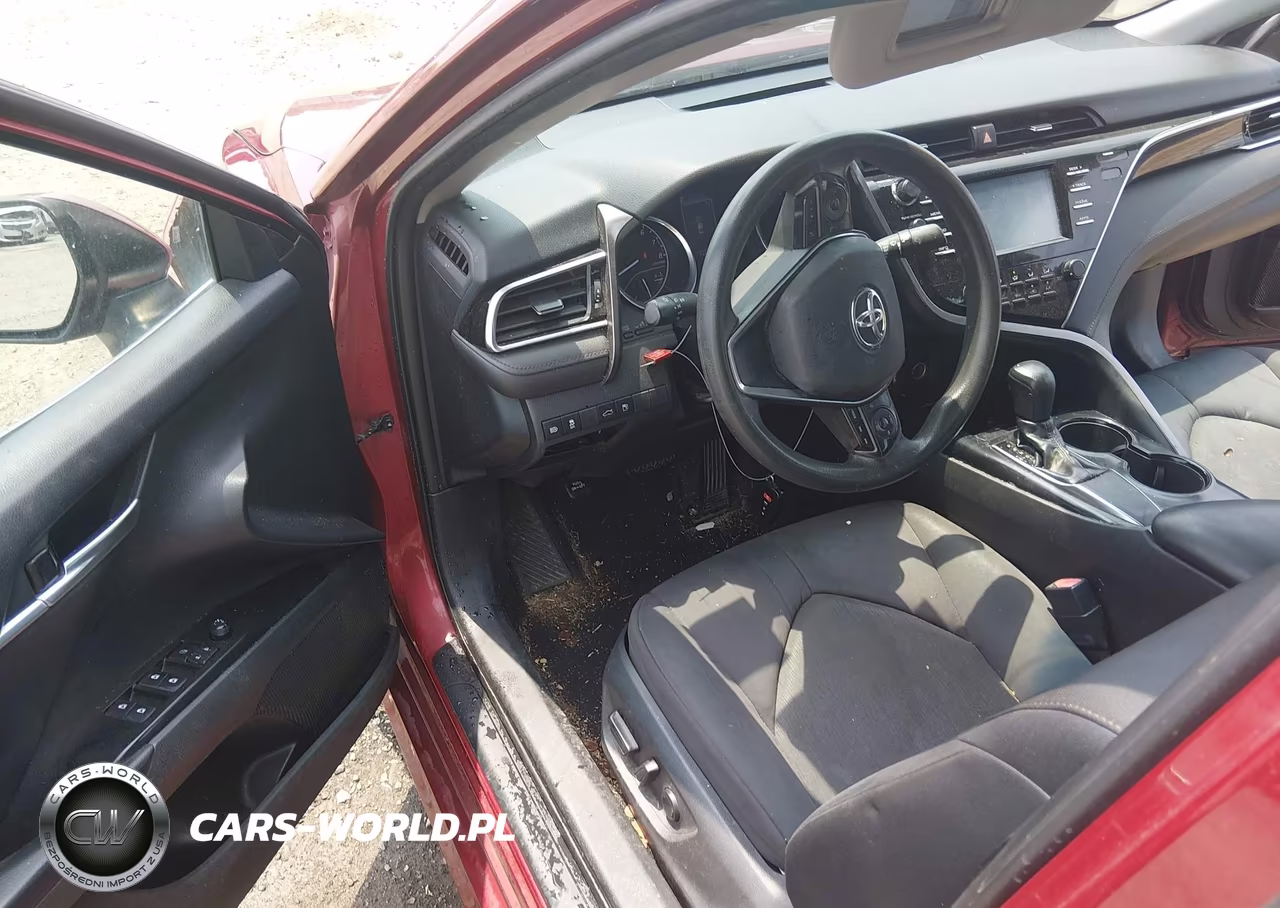 2018 Toyota Camry Le VIN:4T1B11HK0JU576114 - 17