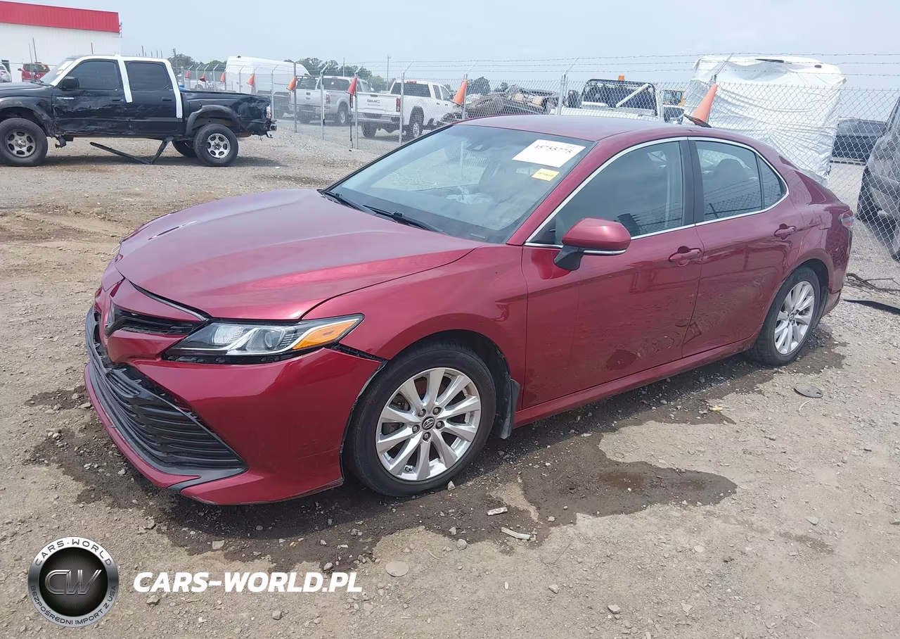 2018 Toyota Camry Le VIN:4T1B11HK0JU576114 - 2