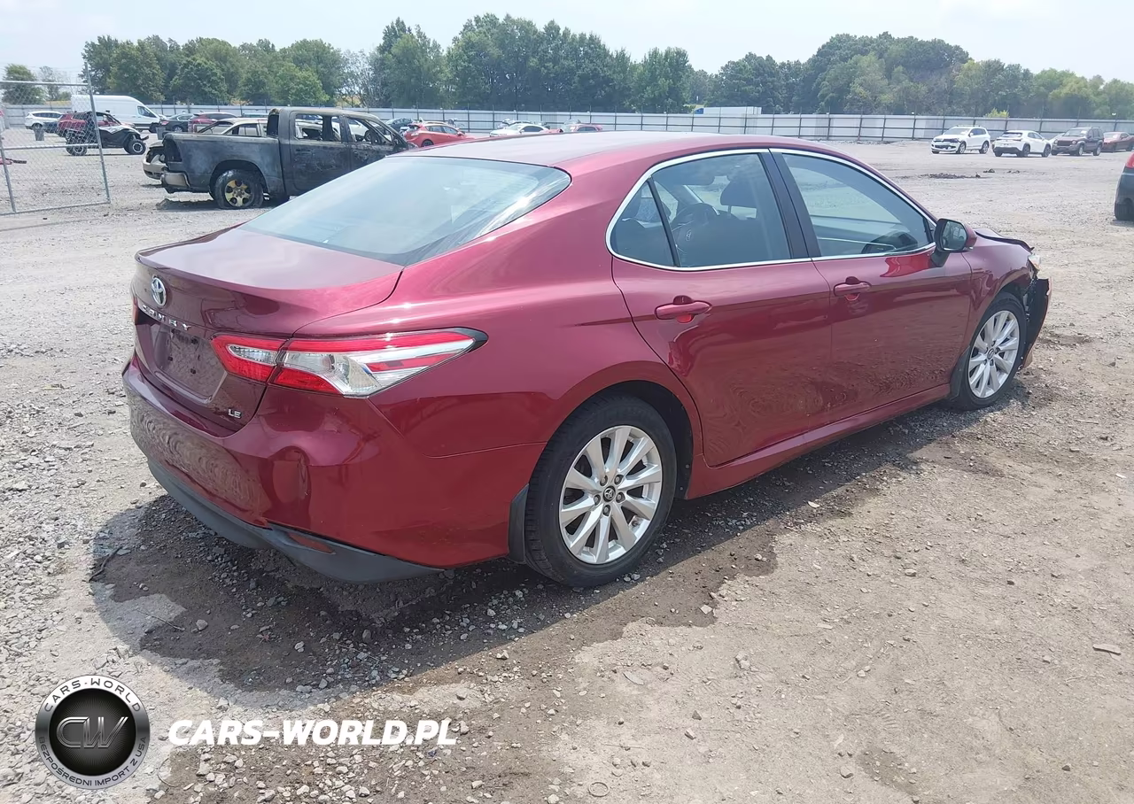 2018 Toyota Camry Le VIN:4T1B11HK0JU576114 - 4