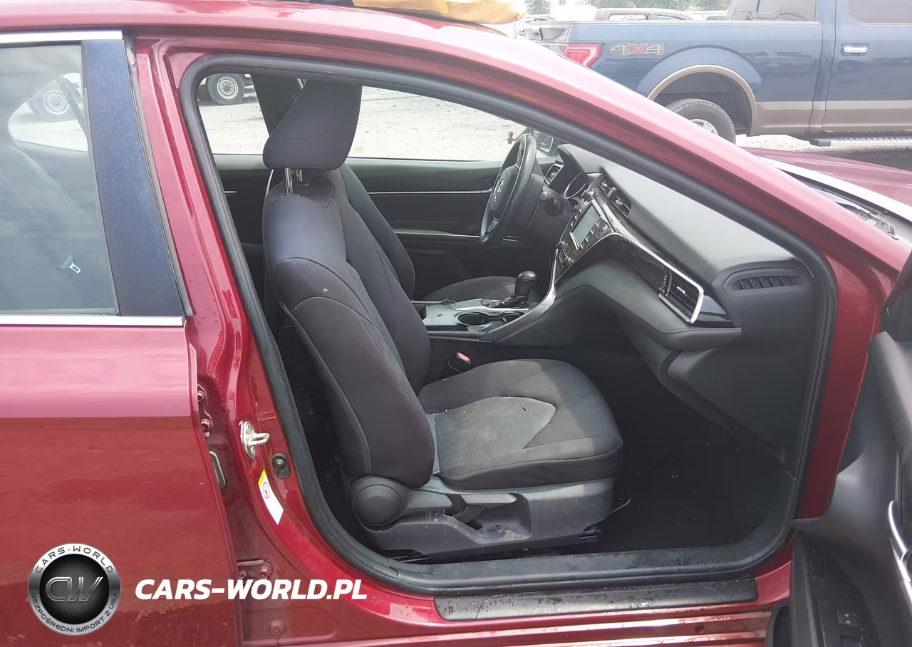 2018 Toyota Camry Le VIN:4T1B11HK0JU576114 - 5