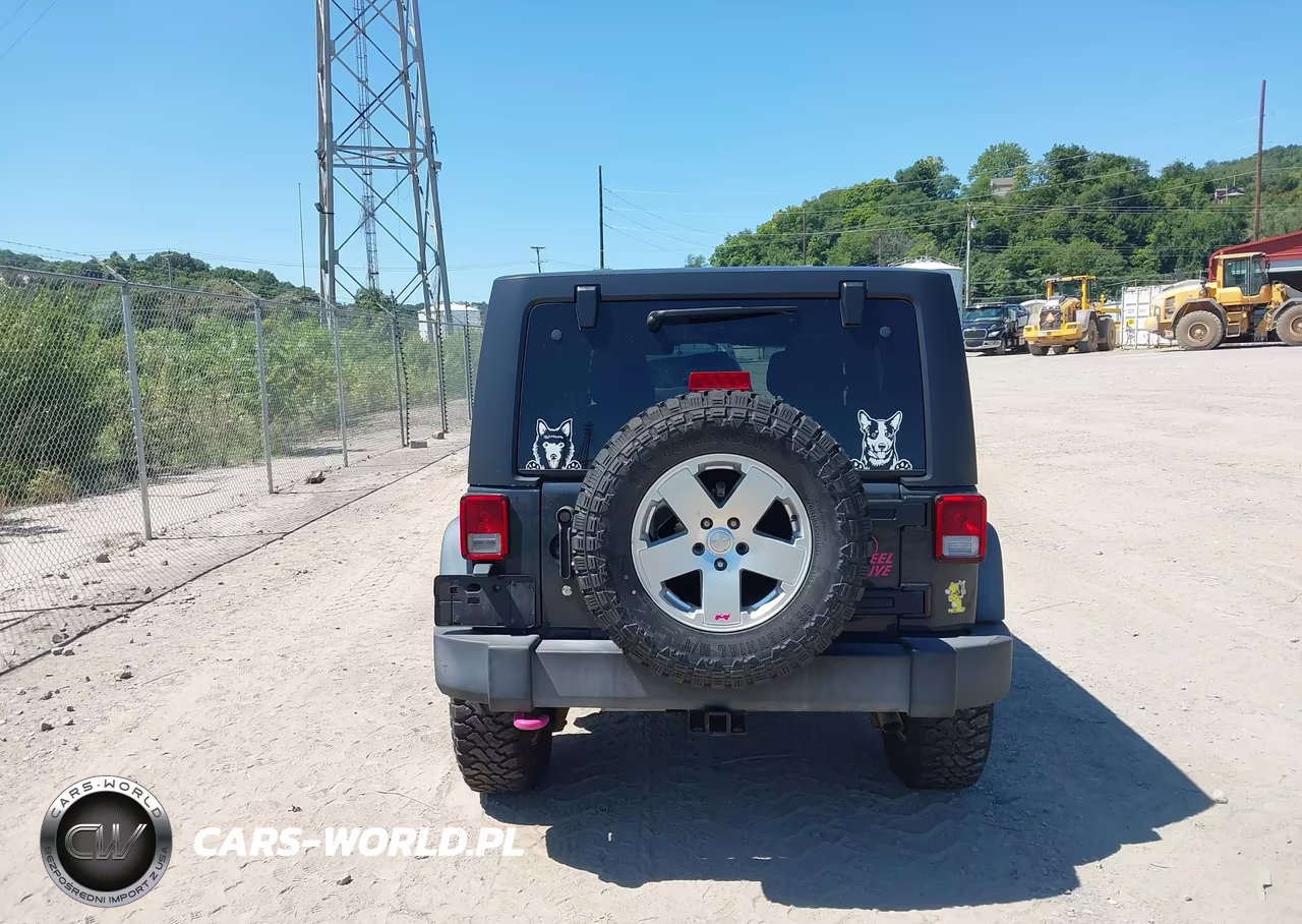 2016 Jeep Wrangler Unlimited Sport VIN:1C4HJWDG0GL284636 - 17