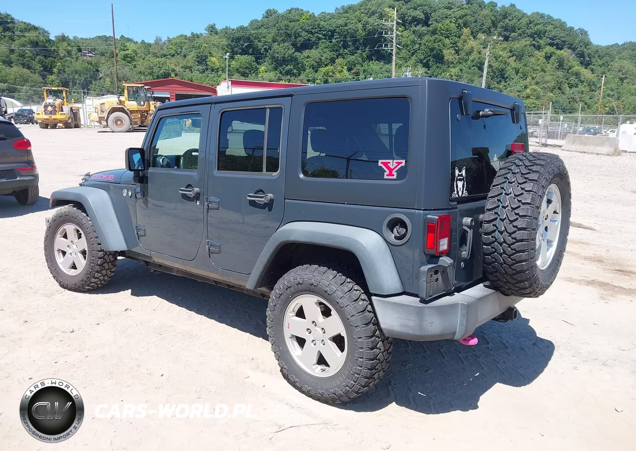 2016 Jeep Wrangler Unlimited Sport VIN:1C4HJWDG0GL284636 - 3