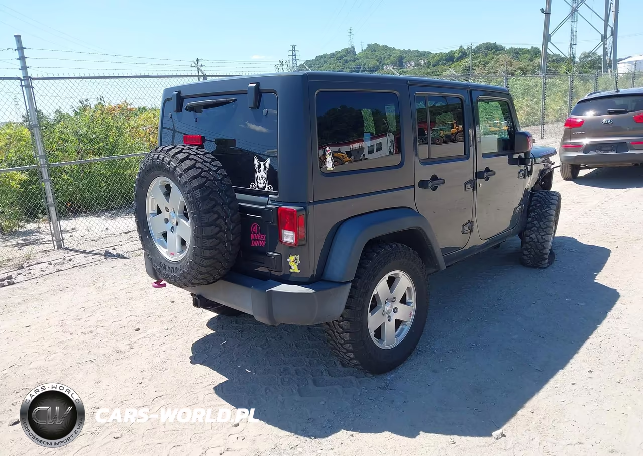2016 Jeep Wrangler Unlimited Sport VIN:1C4HJWDG0GL284636 - 4