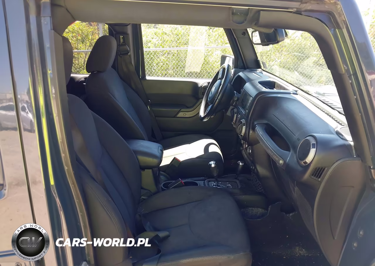 2016 Jeep Wrangler Unlimited Sport VIN:1C4HJWDG0GL284636 - 5