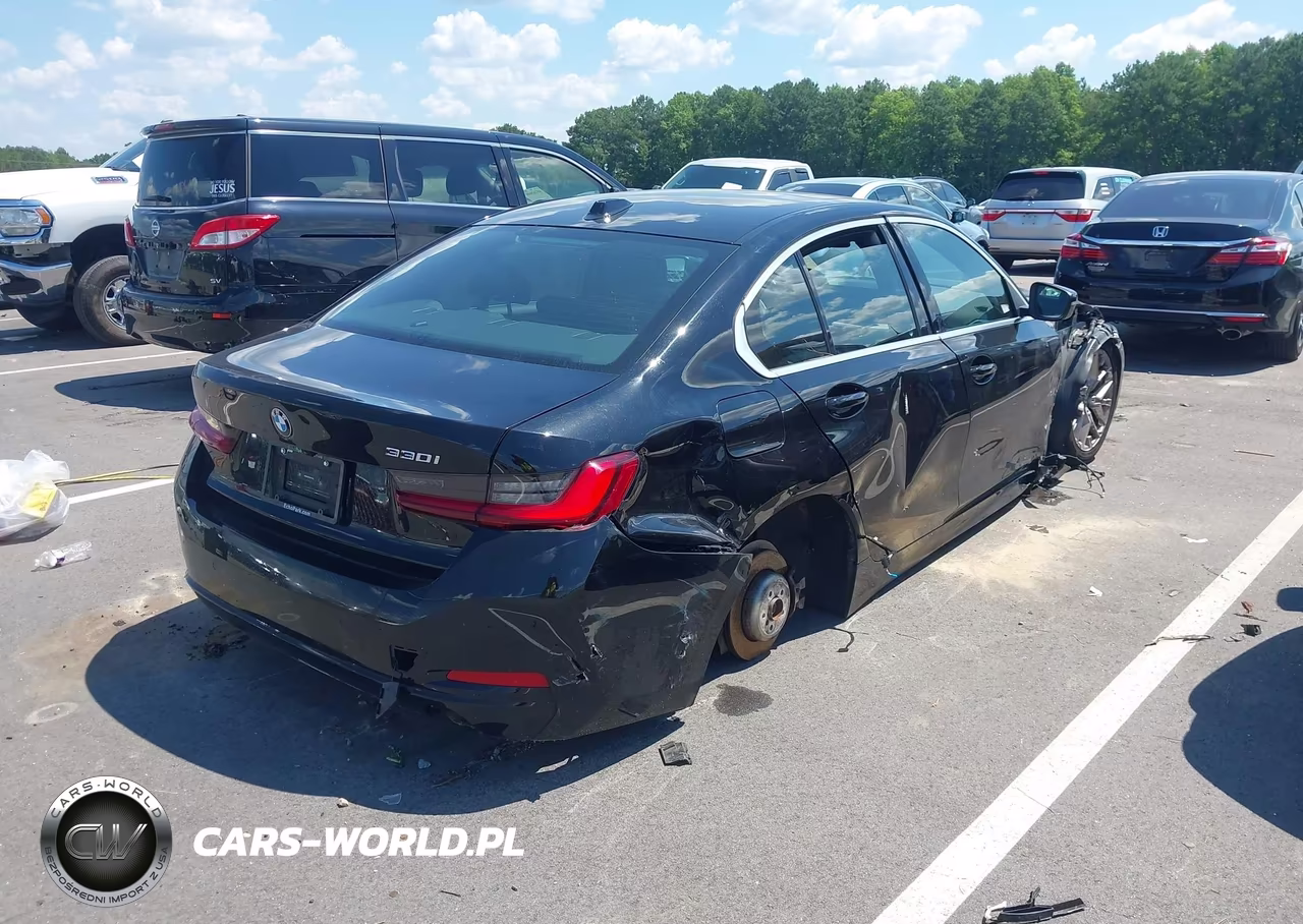 2025 BMW 330I VIN:3MW69CW01S8F10372 - 4
