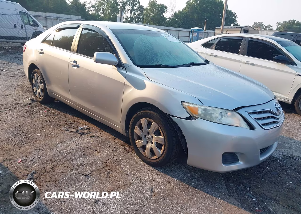 2010 Toyota Camry Le V6 – zdjęcie 1 z 13