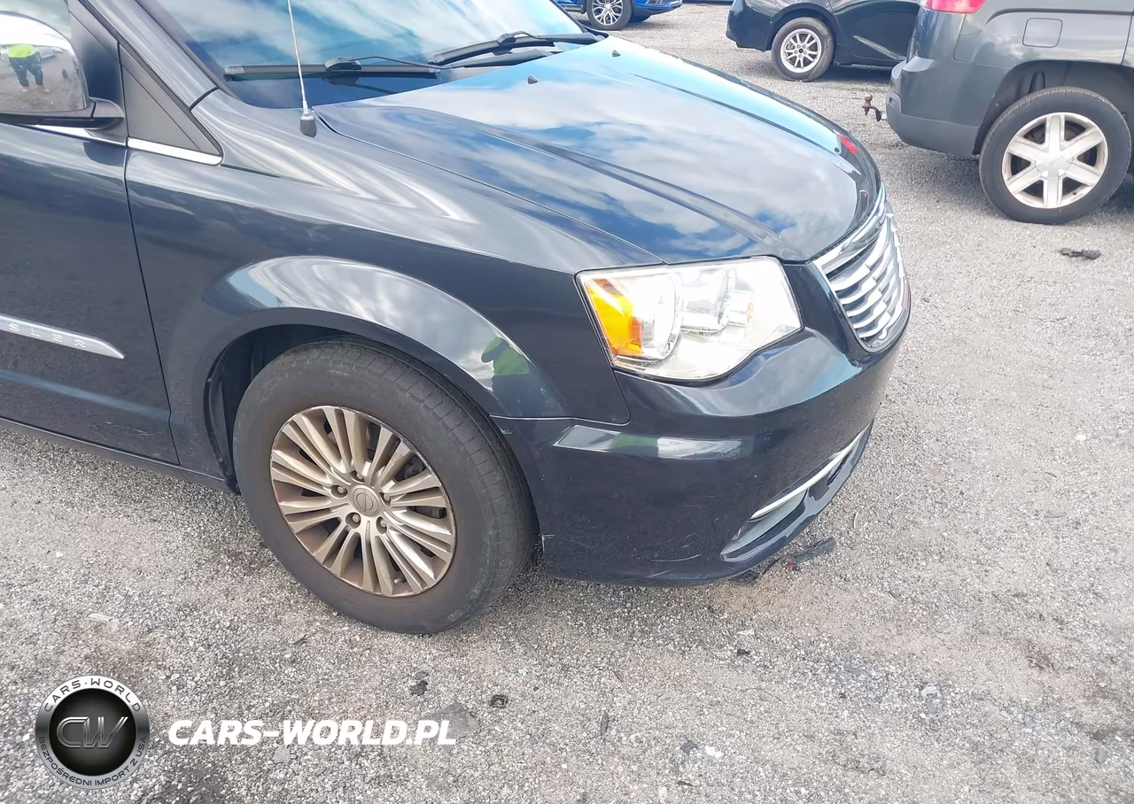2014 Chrysler Town & Country Touring-L VIN:2C4RC1CG2ER449755 - 6