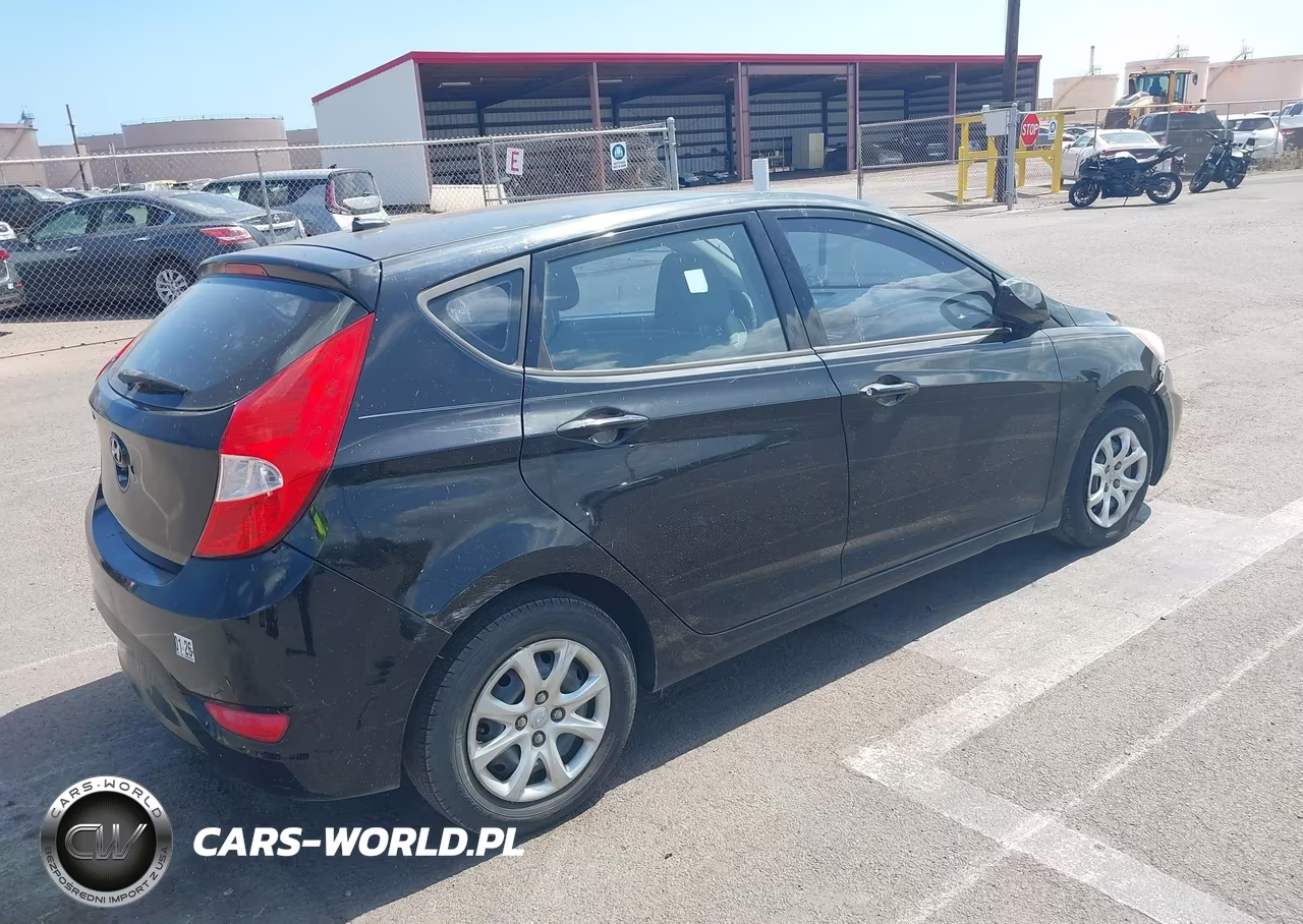 2013 Hyundai Accent Gs VIN:KMHCT5AE0DU130270 - 4