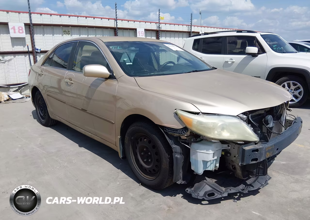 2010 Toyota Camry Le – zdjęcie 1 z 21