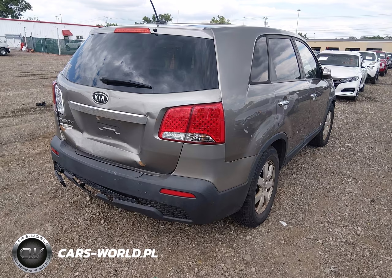 2013 Kia Sorento Lx VIN:5XYKTCA64DG345391 - 4