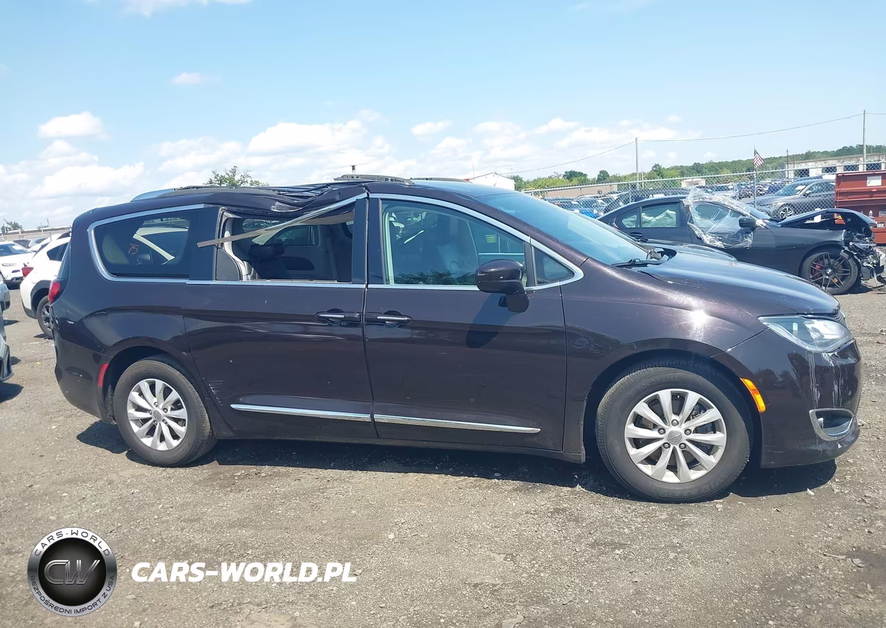 2019 Chrysler Pacifica Touring L VIN:2C4RC1BG6KR627051 - 13