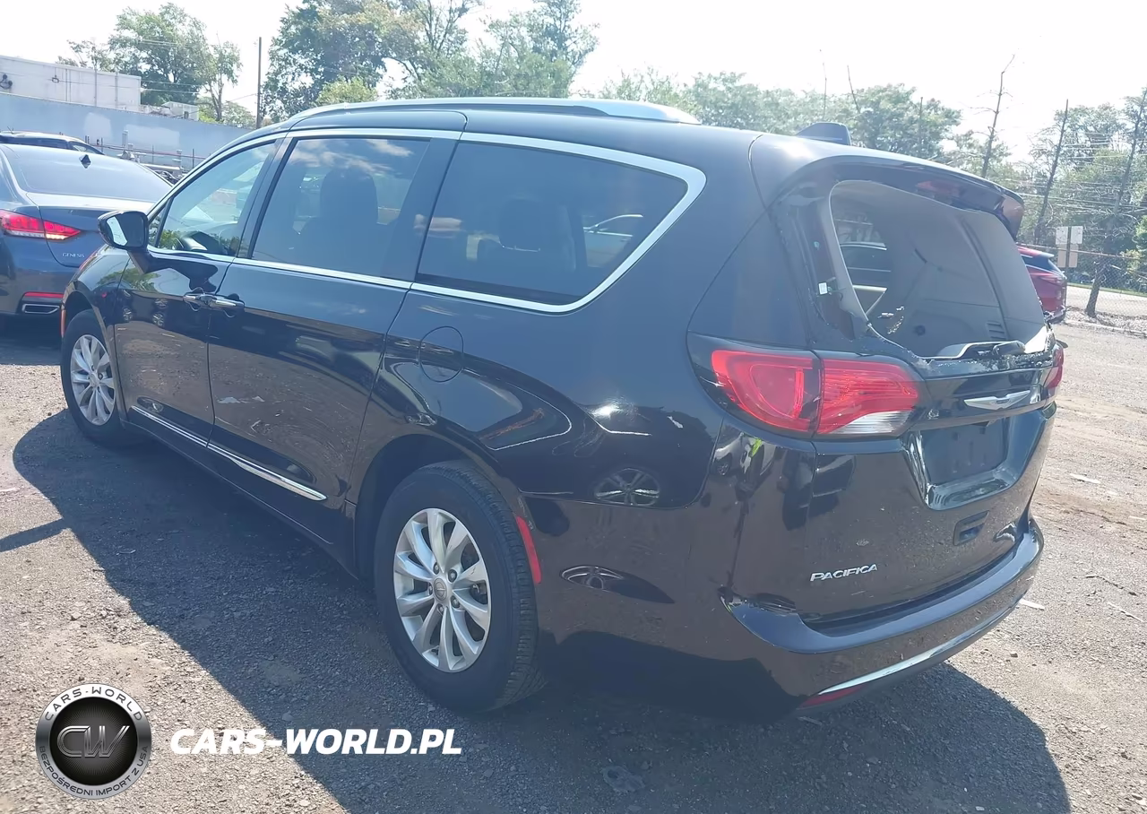 2019 Chrysler Pacifica Touring L VIN:2C4RC1BG6KR627051 - 3