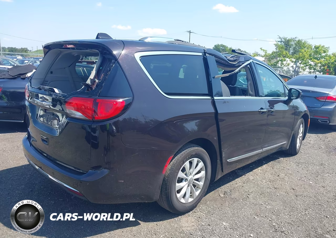 2019 Chrysler Pacifica Touring L VIN:2C4RC1BG6KR627051 - 4
