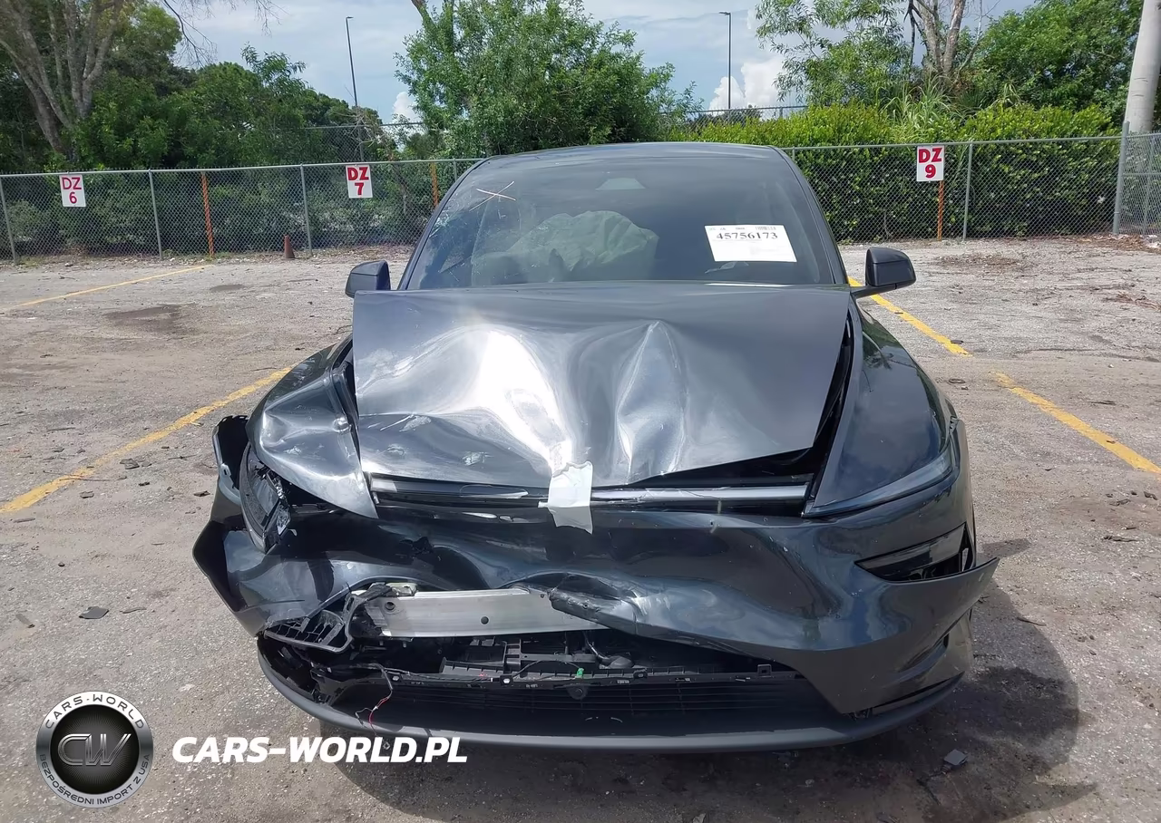 2026 Tesla Model Y VIN:7SAYGDED1TF516023 - 11