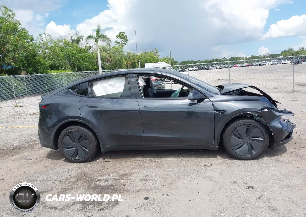 2026 Tesla Model Y VIN:7SAYGDED1TF516023 - 12