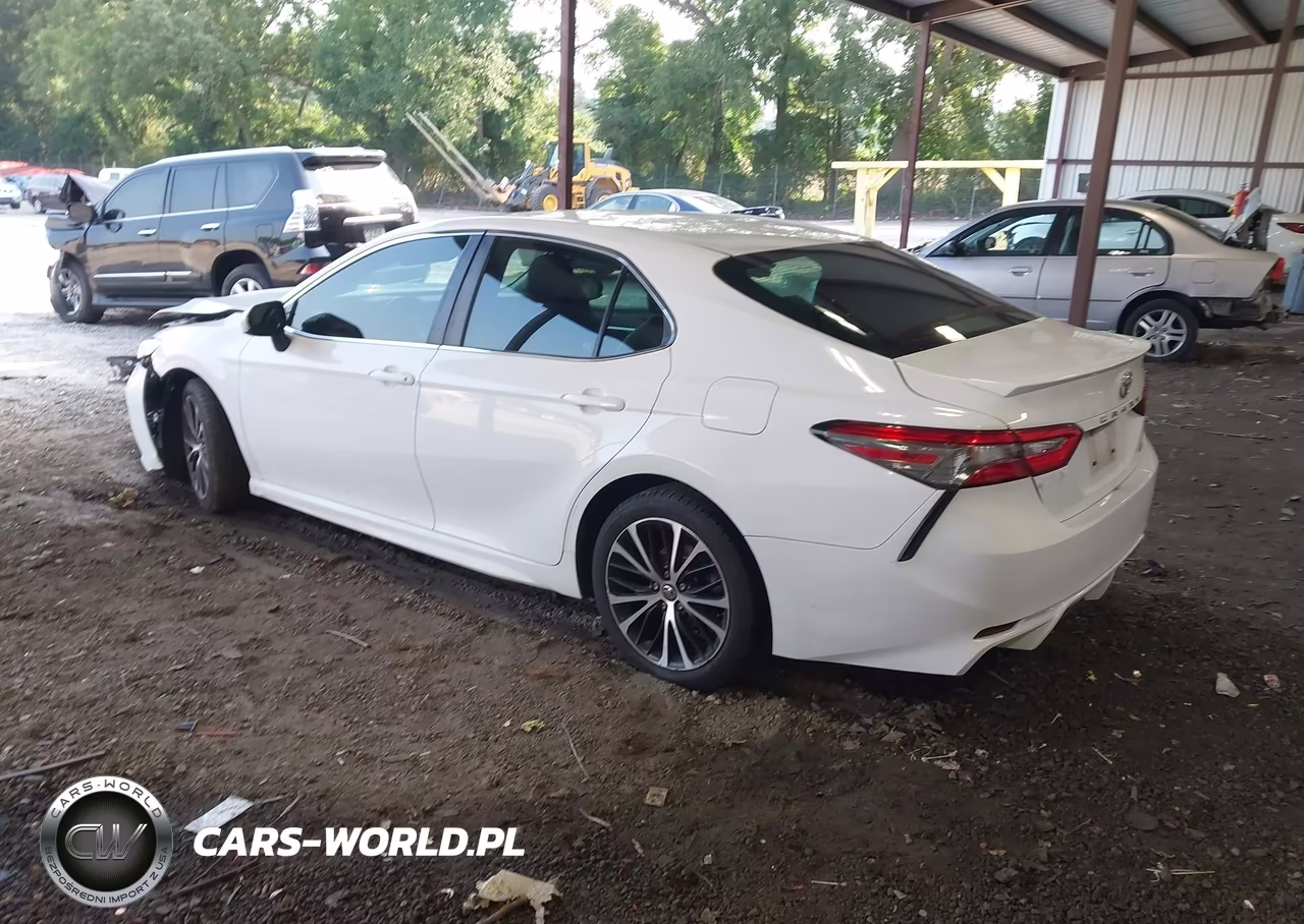 2018 Toyota Camry Se VIN:4T1B11HK6JU573444 - 3