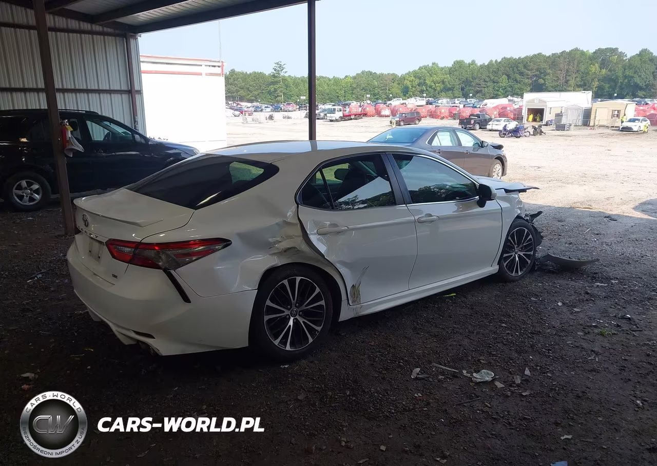 2018 Toyota Camry Se VIN:4T1B11HK6JU573444 - 4