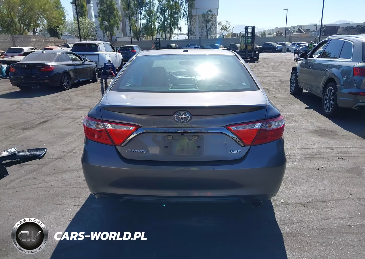 2016 Toyota Camry Xse VIN:4T1BF1FK1GU203497 - 17