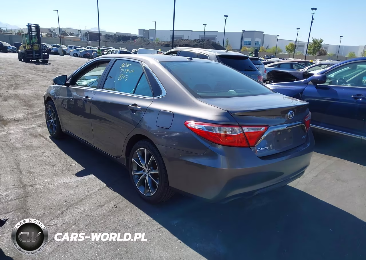 2016 Toyota Camry Xse VIN:4T1BF1FK1GU203497 - 3