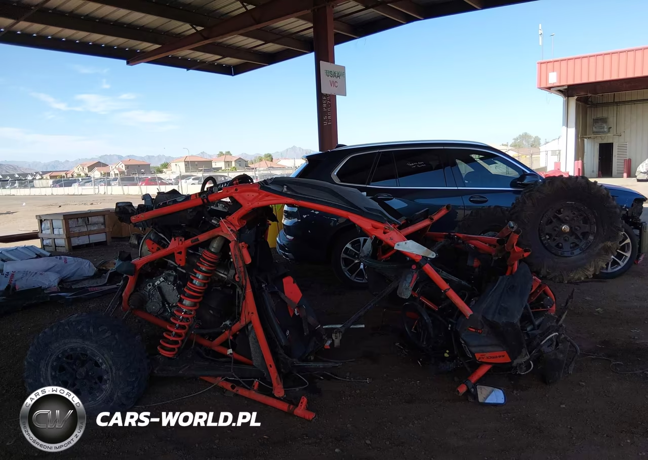 2018 Can-Am Maverick X3 X Rs Turbo R VIN:3JBVXAW42JK005487 - 12