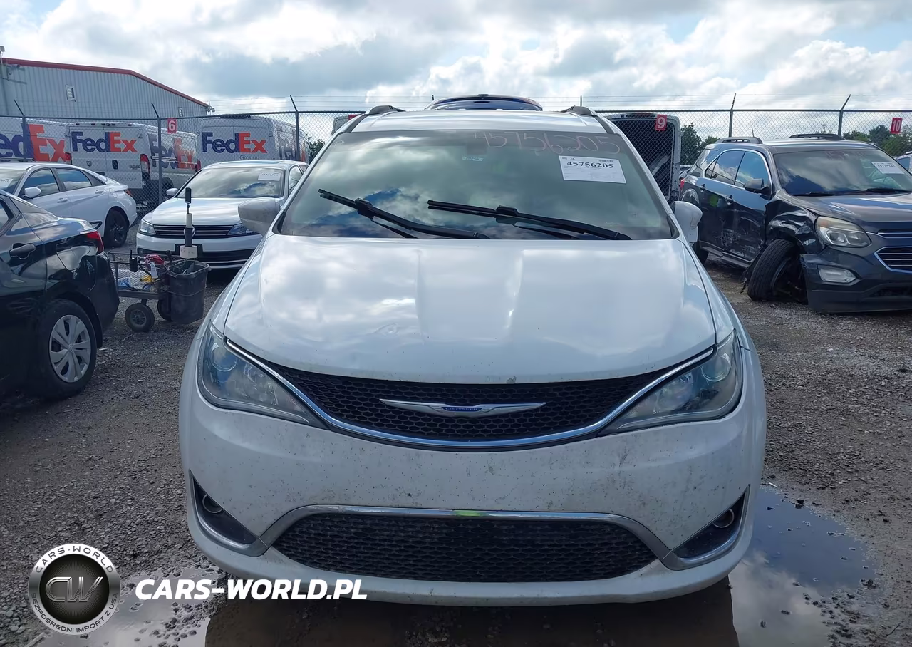 2018 Chrysler Pacifica Touring L Plus VIN:2C4RC1EGXJR295125 - 13