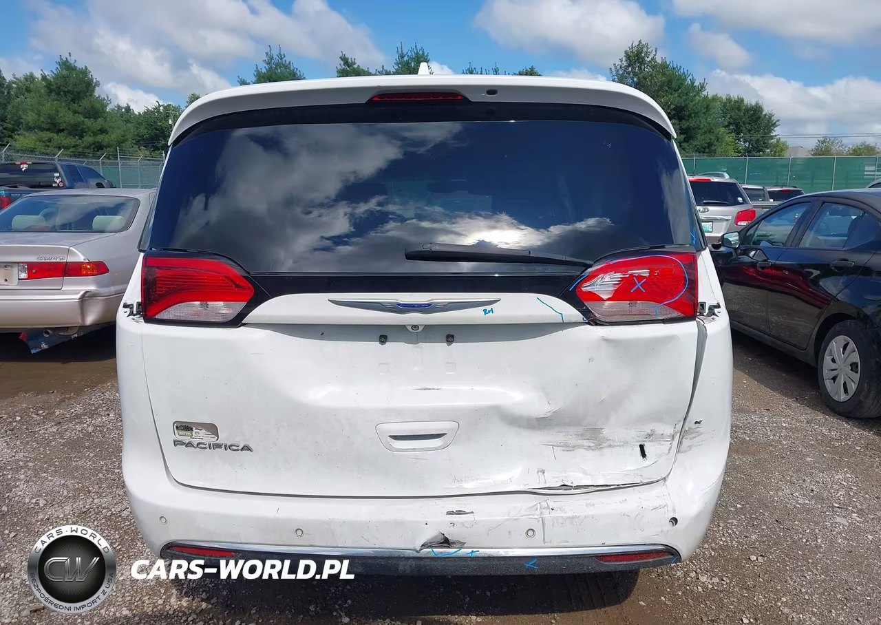 2018 Chrysler Pacifica Touring L Plus VIN:2C4RC1EGXJR295125 - 17