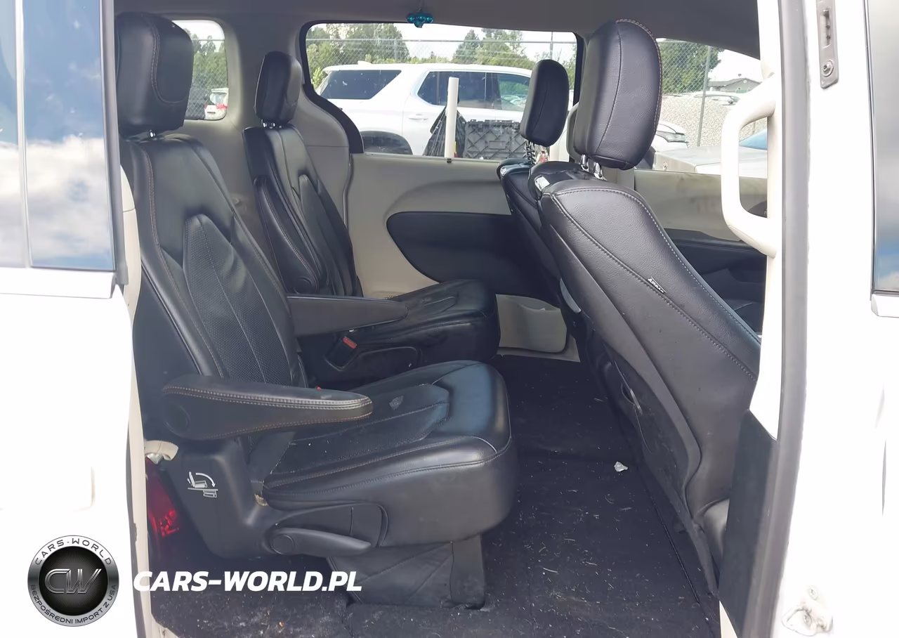 2018 Chrysler Pacifica Touring L Plus VIN:2C4RC1EGXJR295125 - 8
