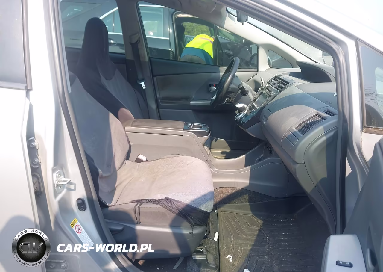 2013 Toyota Prius V Three VIN:JTDZN3EU3D3251332 - 5