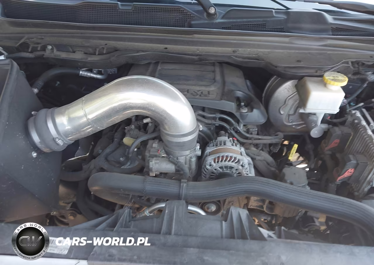 2019 Ram 1500 Laramie VIN:1C6SRFJT6KN515902 - 10