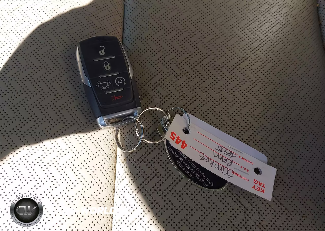 2019 Ram 1500 Laramie VIN:1C6SRFJT6KN515902 - 11