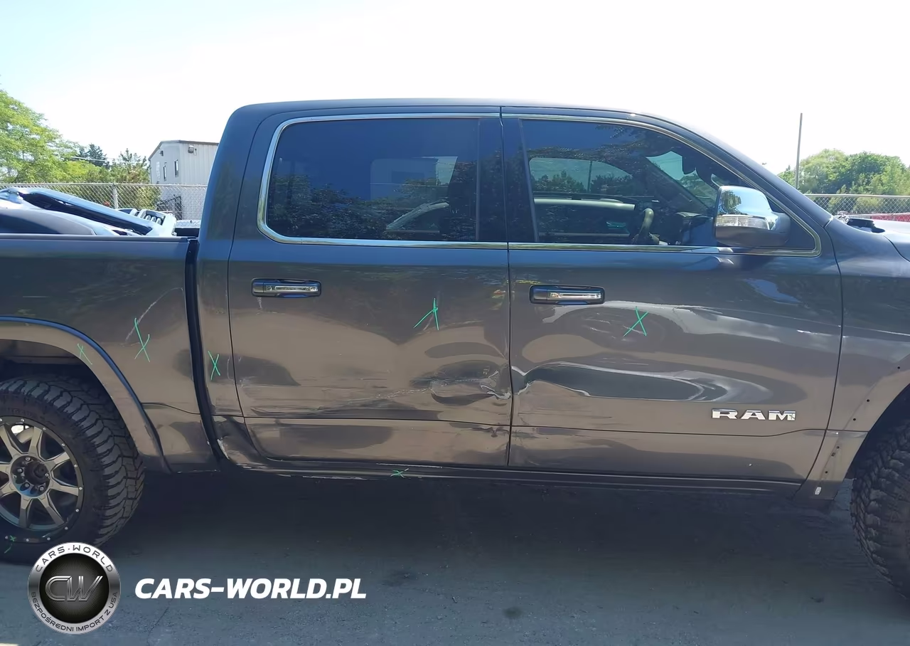 2019 Ram 1500 Laramie VIN:1C6SRFJT6KN515902 - 14