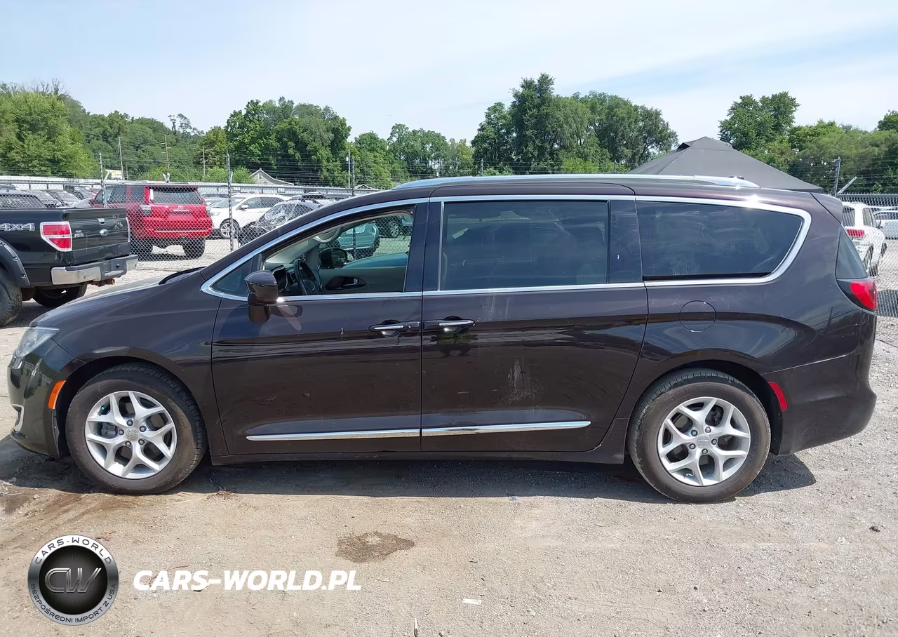2017 Chrysler Pacifica Touring-L Plus VIN:2C4RC1EG1HR743567 - 14