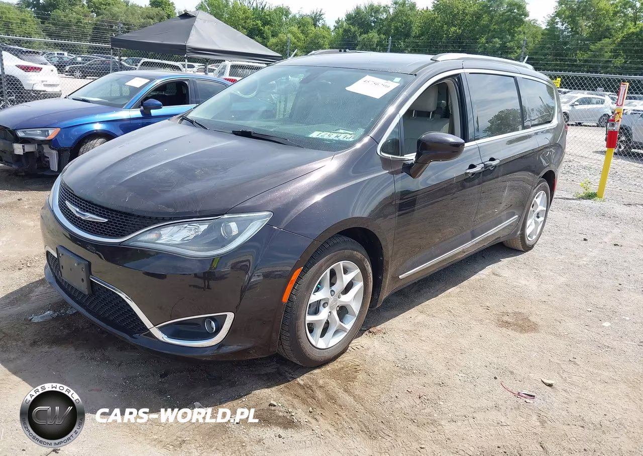 2017 Chrysler Pacifica Touring-L Plus VIN:2C4RC1EG1HR743567 - 2