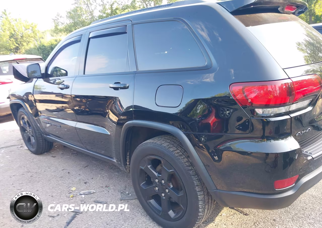 2018 Jeep Grand Cherokee Upland 4X4 VIN:1C4RJFAG3JC475919 - 15