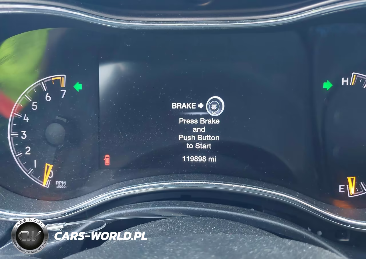 2018 Jeep Grand Cherokee Upland 4X4 VIN:1C4RJFAG3JC475919 - 16