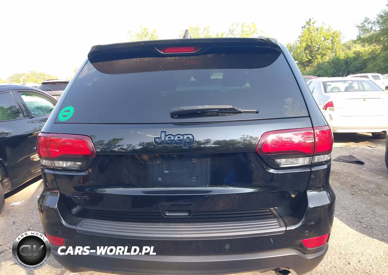 2018 Jeep Grand Cherokee Upland 4X4 VIN:1C4RJFAG3JC475919 - 17
