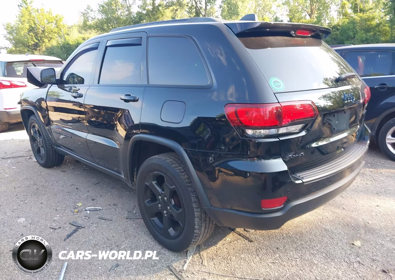 2018 Jeep Grand Cherokee Upland 4X4 VIN:1C4RJFAG3JC475919 - 3