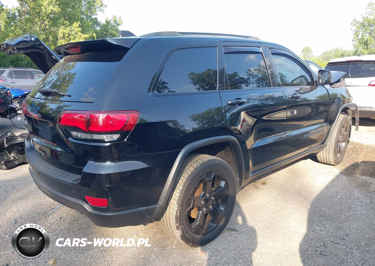 2018 Jeep Grand Cherokee Upland 4X4 VIN:1C4RJFAG3JC475919 - 4
