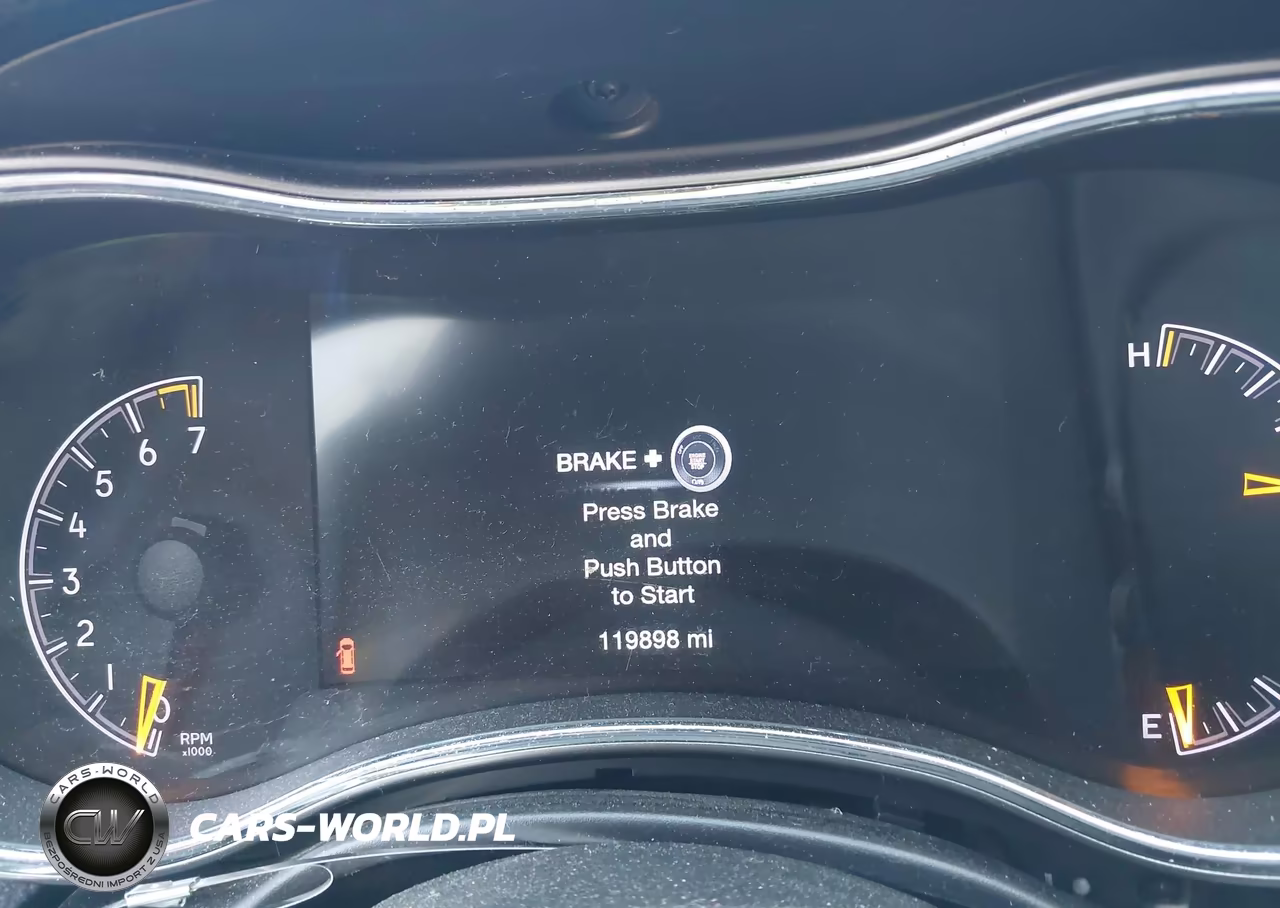 2018 Jeep Grand Cherokee Upland 4X4 VIN:1C4RJFAG3JC475919 - 7