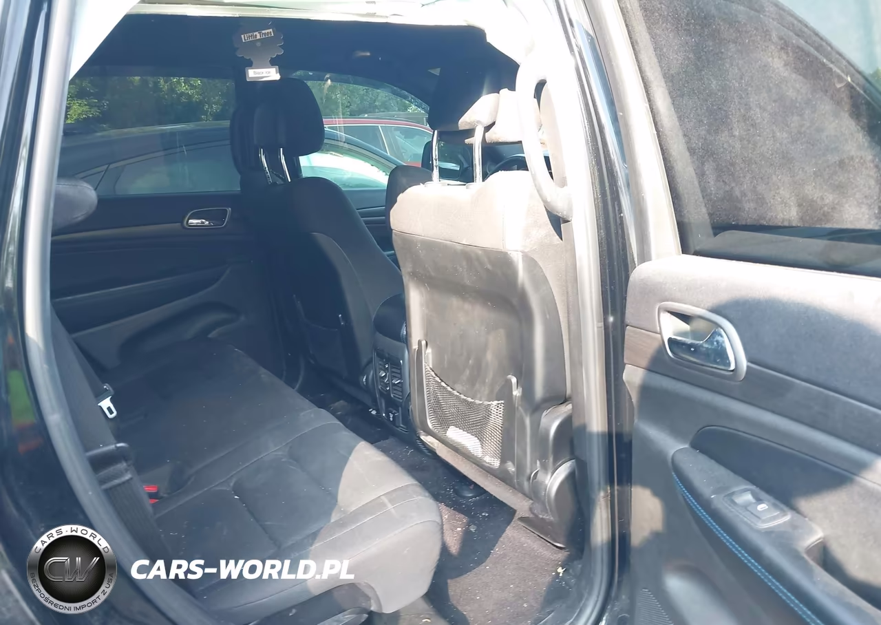 2018 Jeep Grand Cherokee Upland 4X4 VIN:1C4RJFAG3JC475919 - 8
