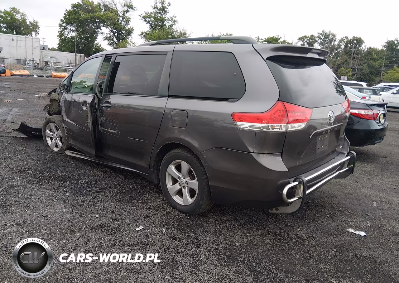 2013 Toyota Sienna Le V6 8 Passenger VIN:5TDKK3DC0DS384437 - 3