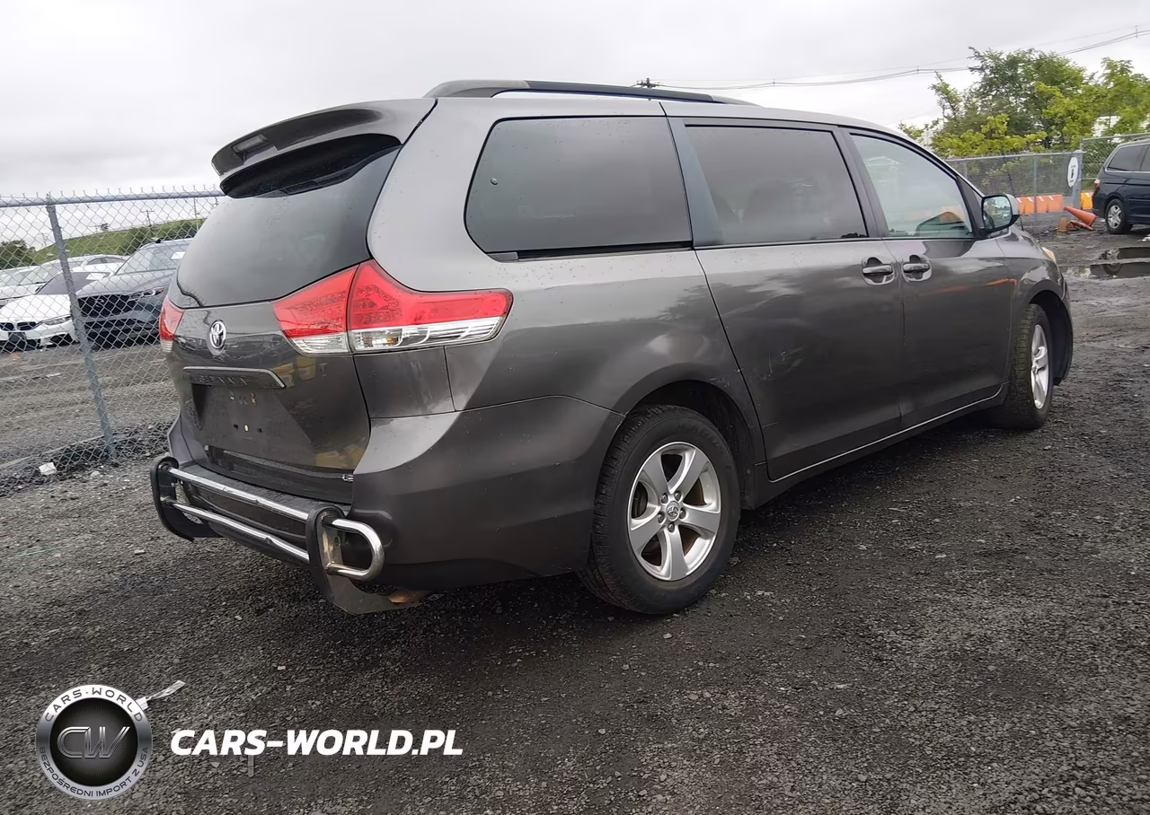 2013 Toyota Sienna Le V6 8 Passenger VIN:5TDKK3DC0DS384437 - 4