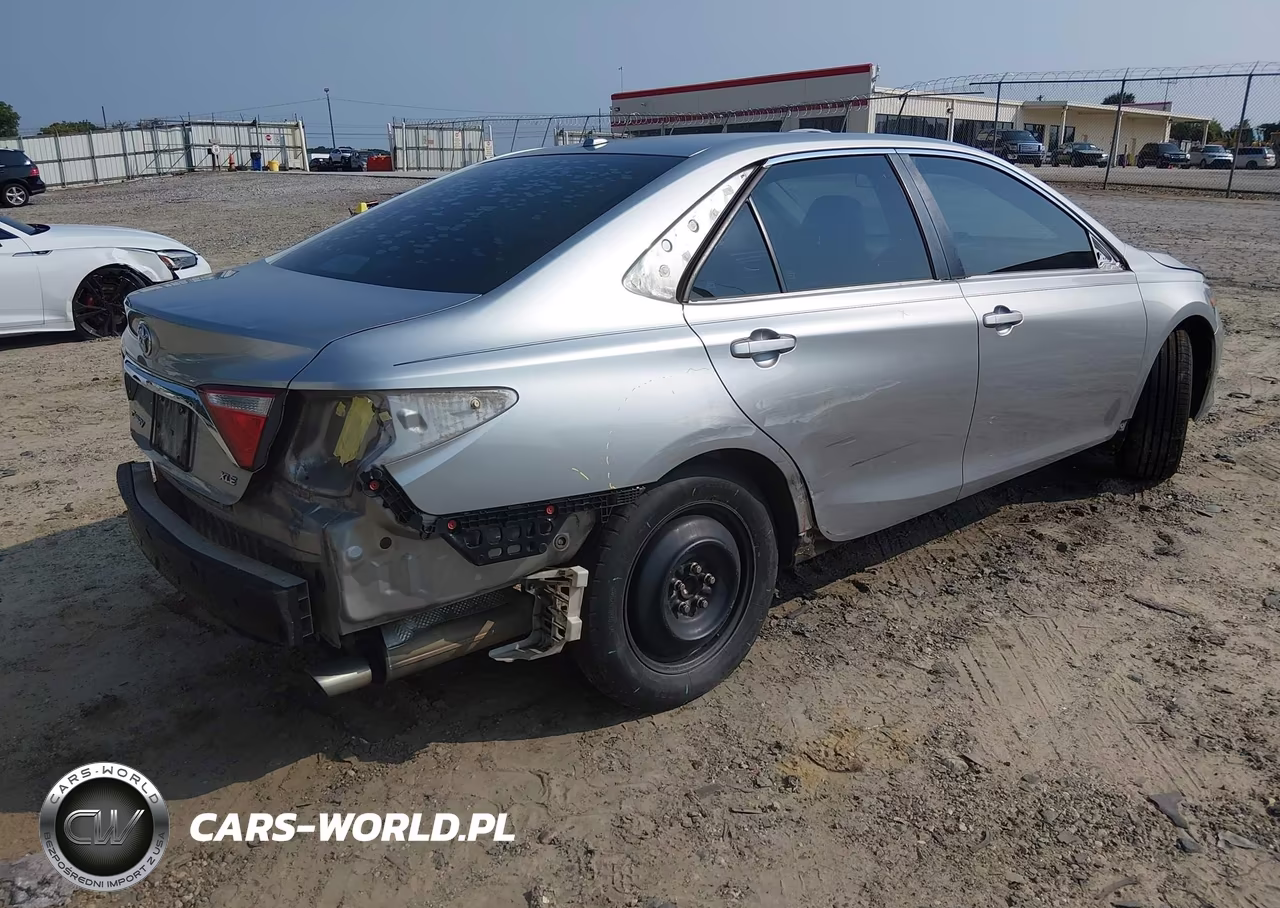2015 Toyota Camry Xle VIN:4T1BF1FK1FU060114 - 4