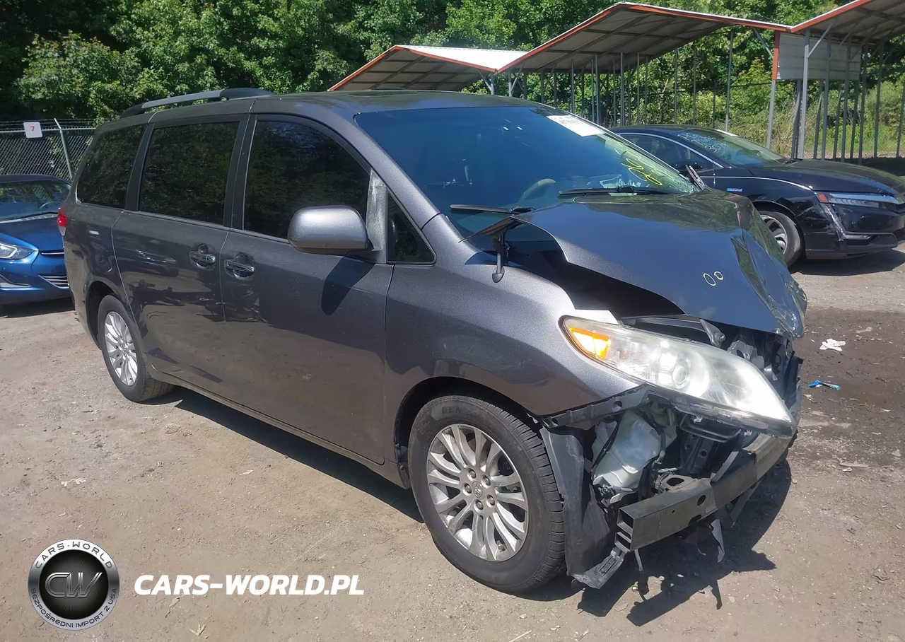2013 Toyota Sienna Xle V6 8 Passenger