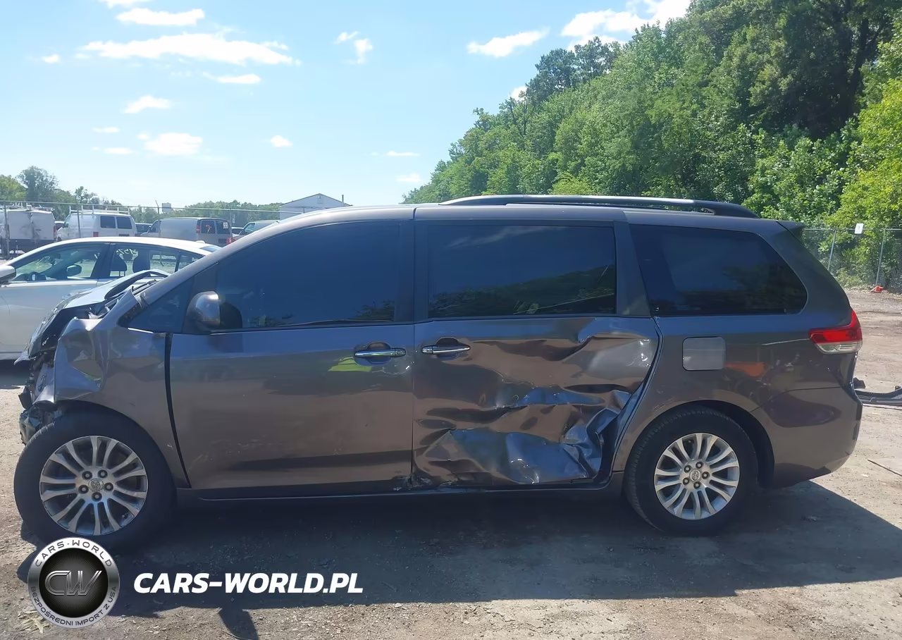 2013 Toyota Sienna Xle V6 8 Passenger VIN:5TDYK3DC8DS325484 - 13