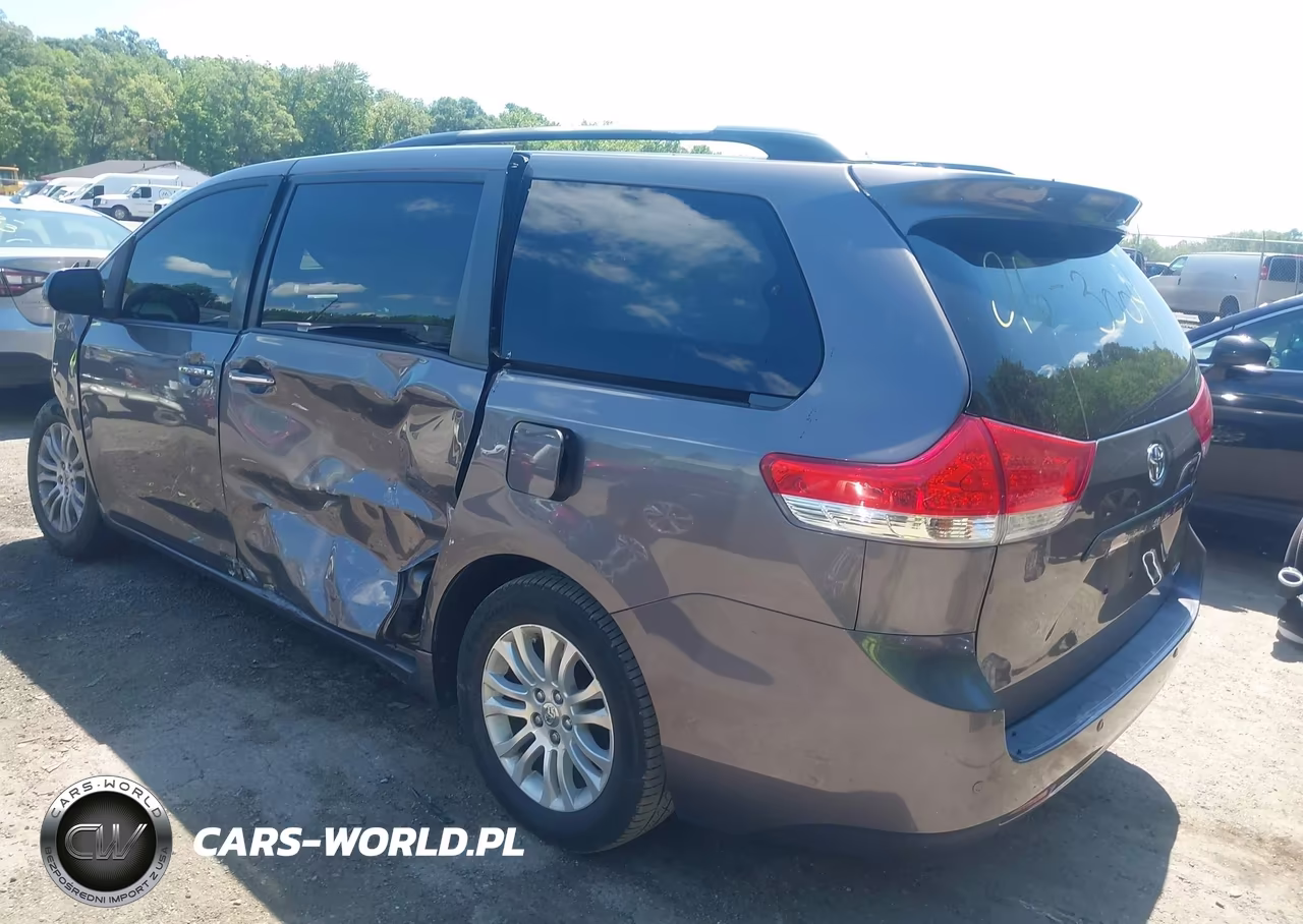 2013 Toyota Sienna Xle V6 8 Passenger VIN:5TDYK3DC8DS325484 - 3
