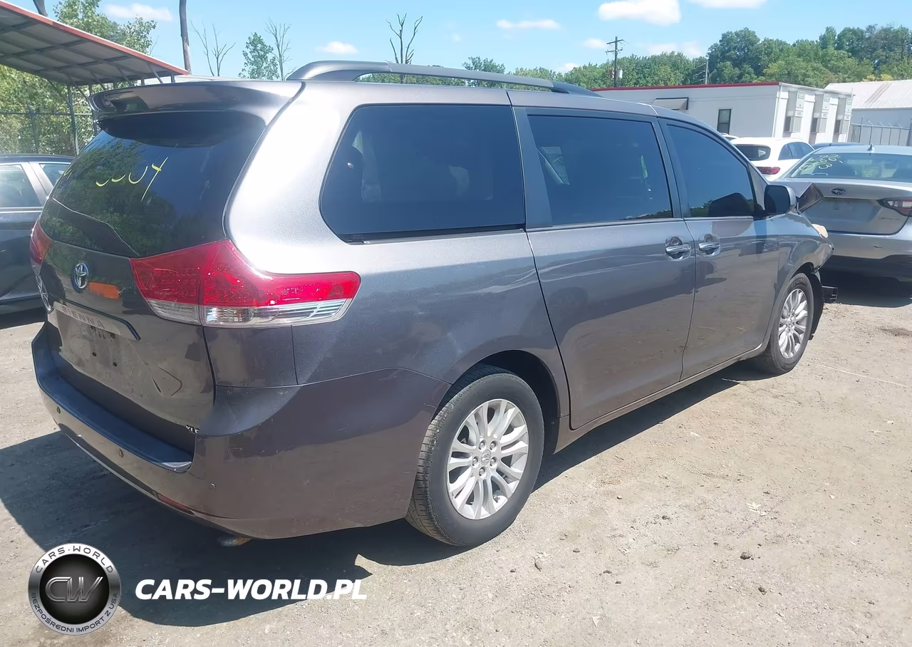 2013 Toyota Sienna Xle V6 8 Passenger VIN:5TDYK3DC8DS325484 - 4