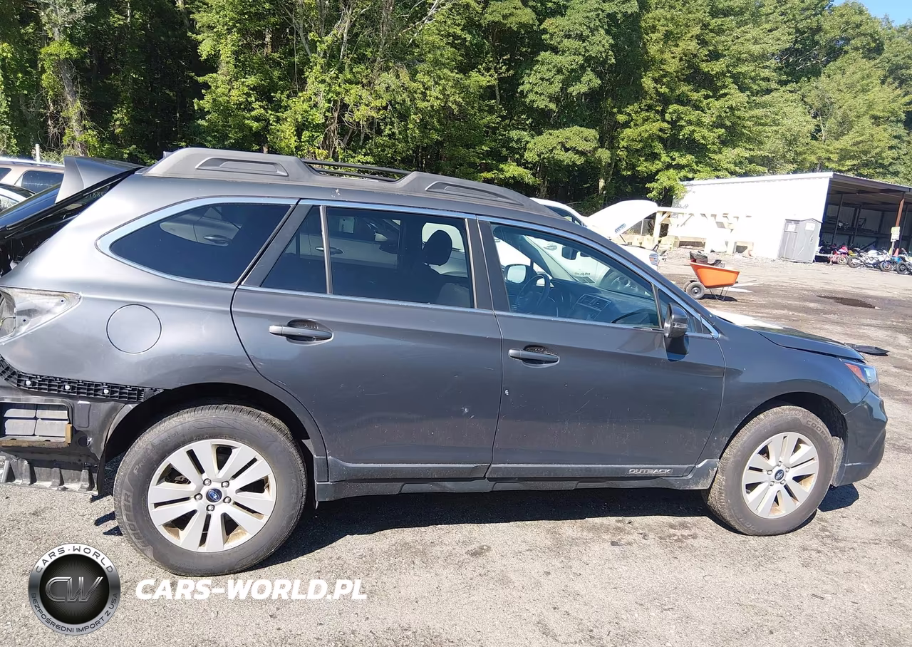 2018 Subaru Outback 2.5I Premium VIN:4S4BSAFC8J3376676 - 14