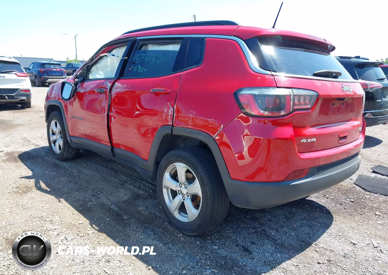 2018 Jeep Compass Latitude 4X4 VIN:3C4NJDBBXJT207704 - 3