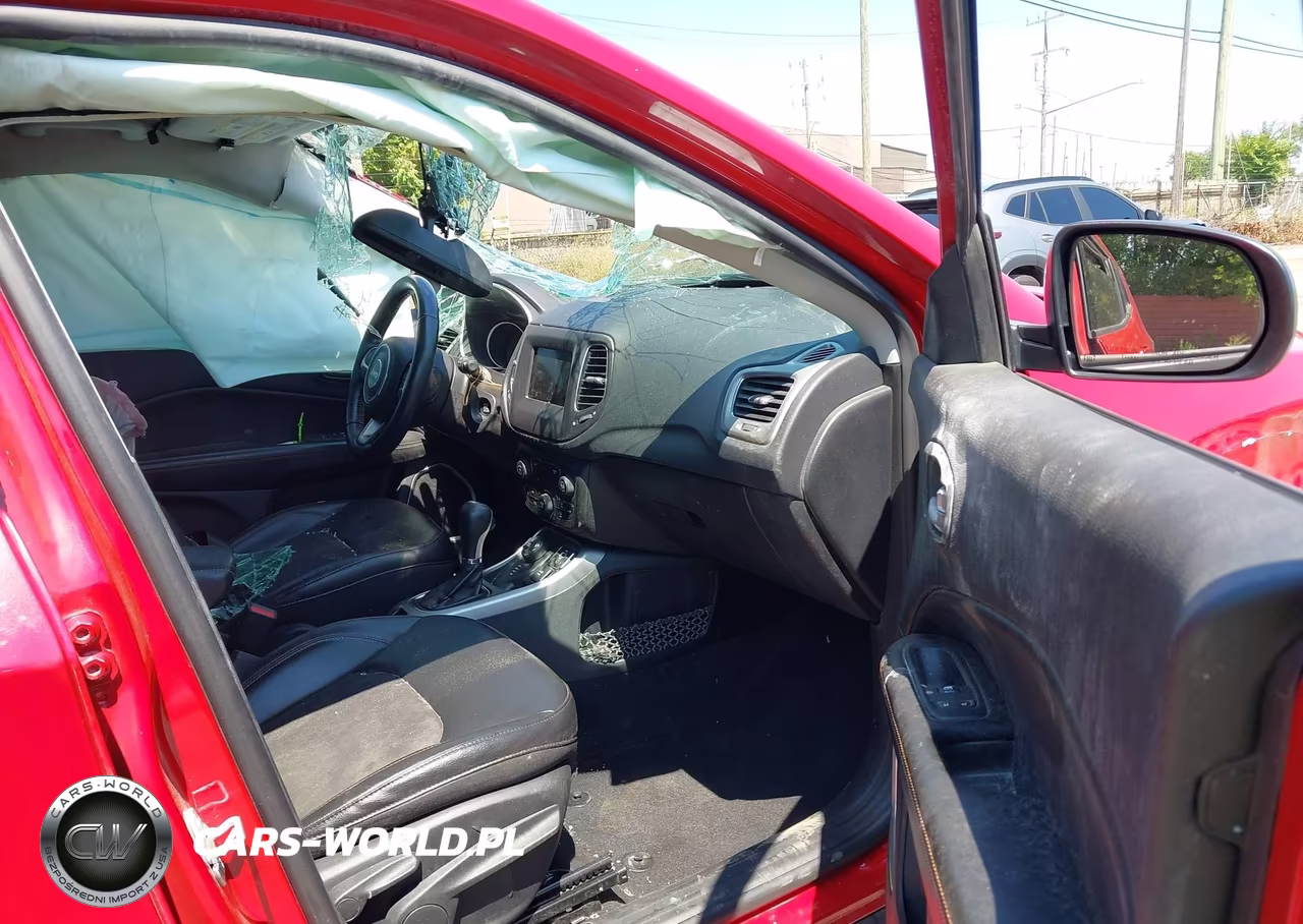 2018 Jeep Compass Latitude 4X4 VIN:3C4NJDBBXJT207704 - 5